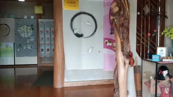 なかつかヒーリングスクール入口・内観